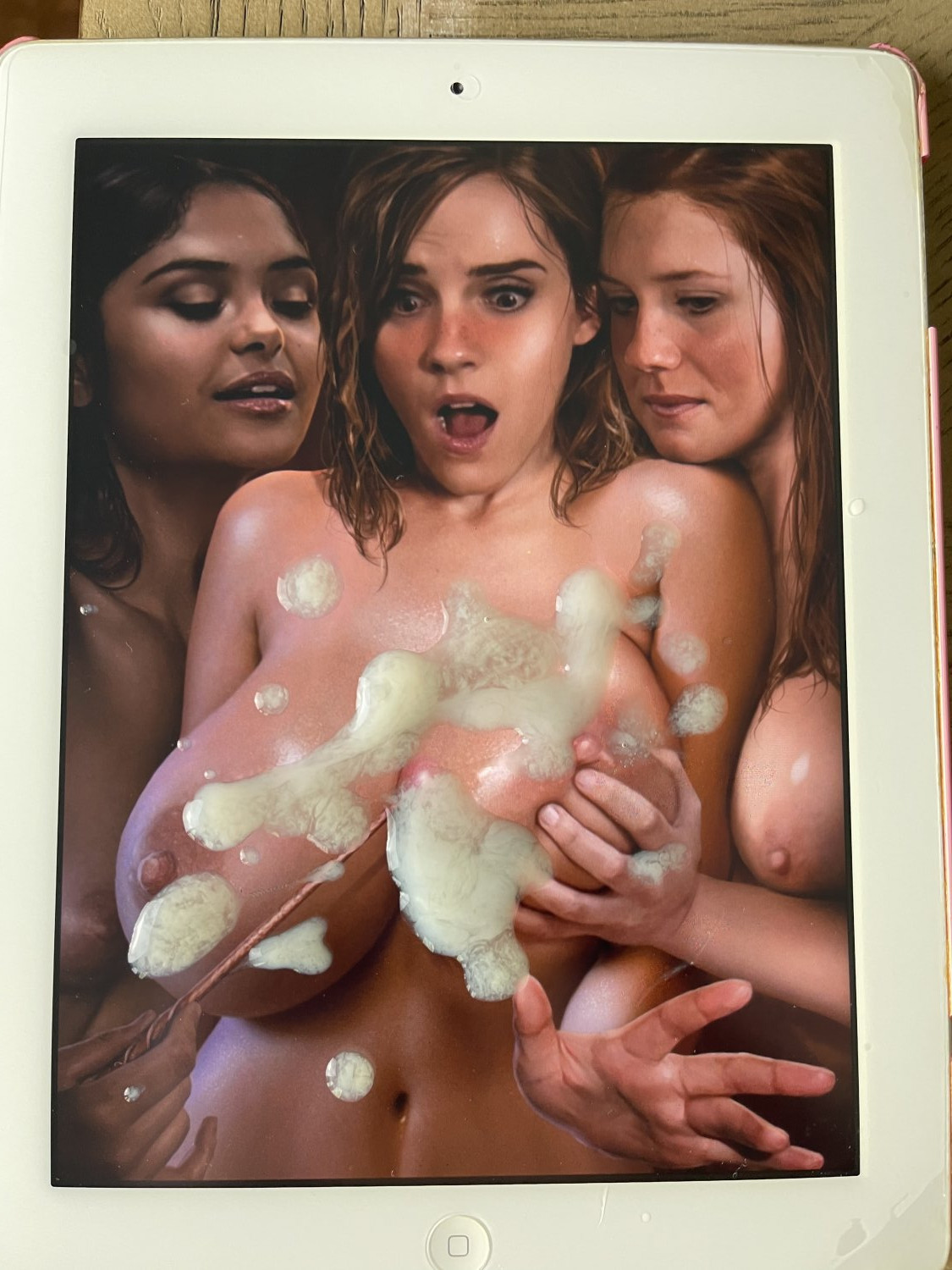 RbfQS1uR Emma Watson (Hermione) Big Tits Cum Tribute 05.jpg